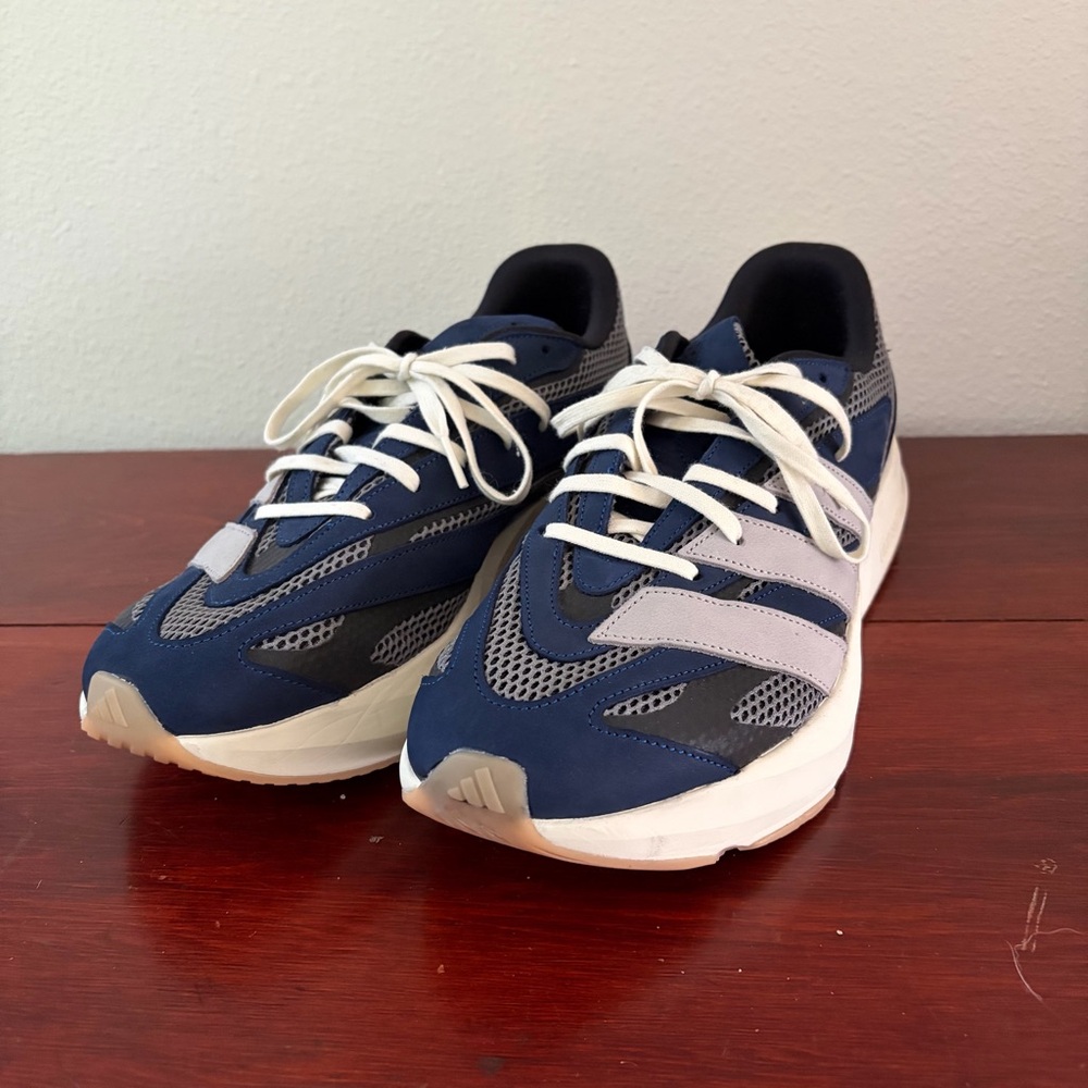 adidas Lightblaze in ‘Dark Blue Grey Two’ size 13